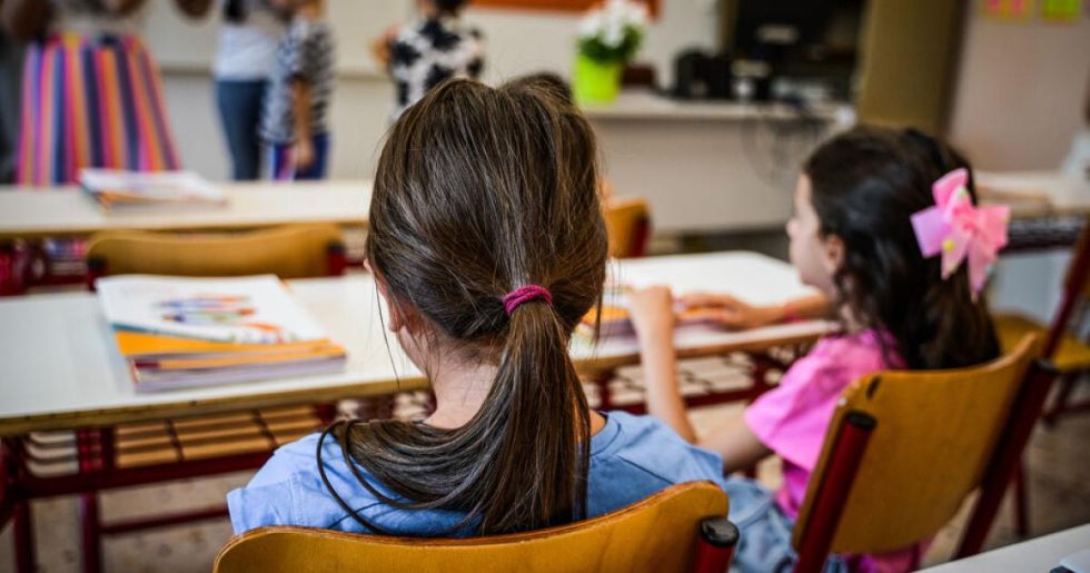 Εκπαιδευτικοί νομάδες και κακοπληρωμένοι